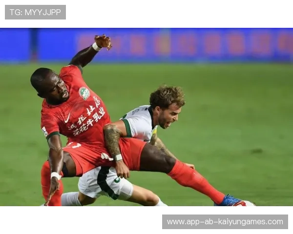 北京国安恩科洛洛禁区内抢位，第一时间补射完成终结